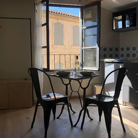 Arles: De La Place 아파트 *